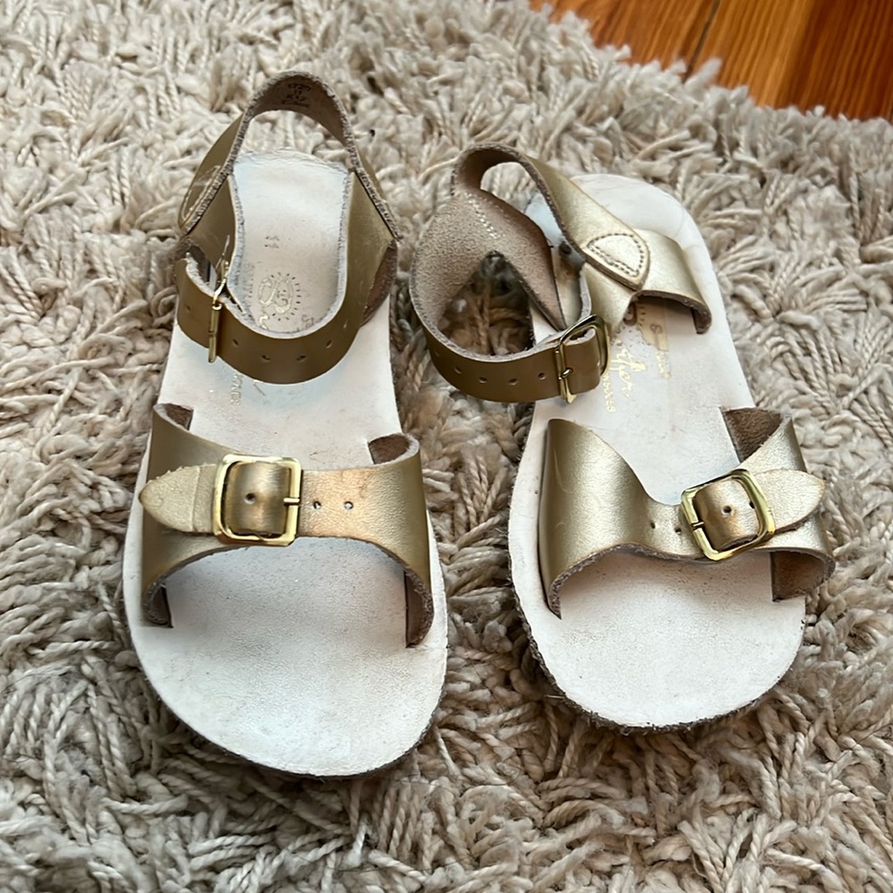 Sunsan Surfer leather sandals. Gold. Size 11.